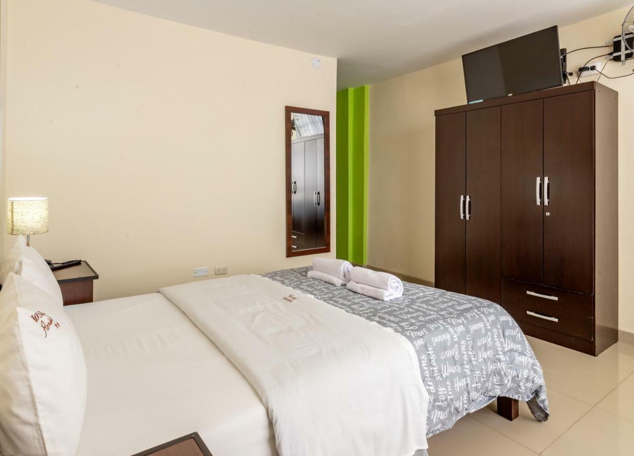 Hostal Florida Чиклайо Экстерьер фото